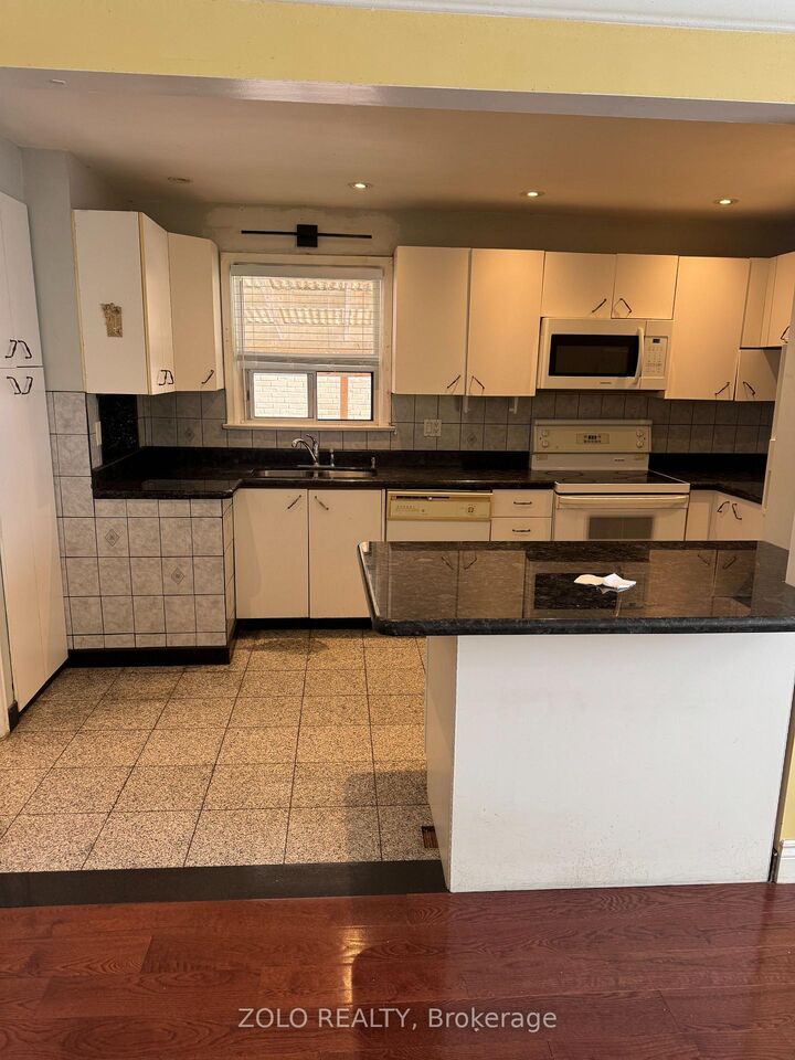 Property Photo:  110 Darlingside Drive Main  ON M1E 3P5 