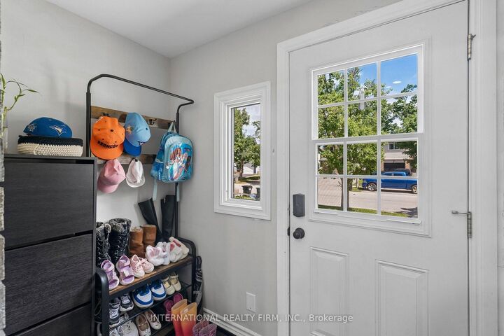 Property Photo:  206 Hickling Trail  ON L4M 5W4 