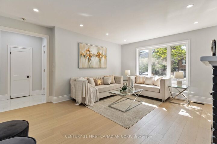 Property Photo:  122 Windsor Crescent Main  ON N6C 1V8 