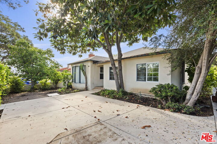 Property Photo:  8860 Horner St  CA 90035 