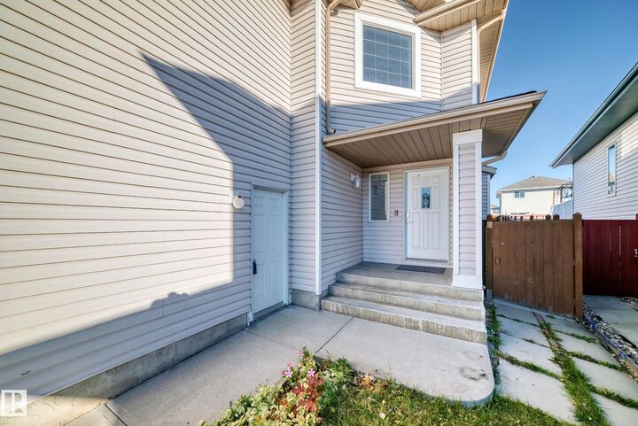 Property Photo:  13528 141 Avenue NW  AB T6V 1W7 