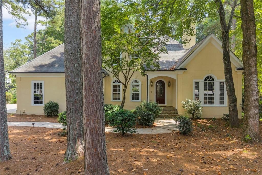 Property Photo:  1070 Abingdon Lane  GA 30022 