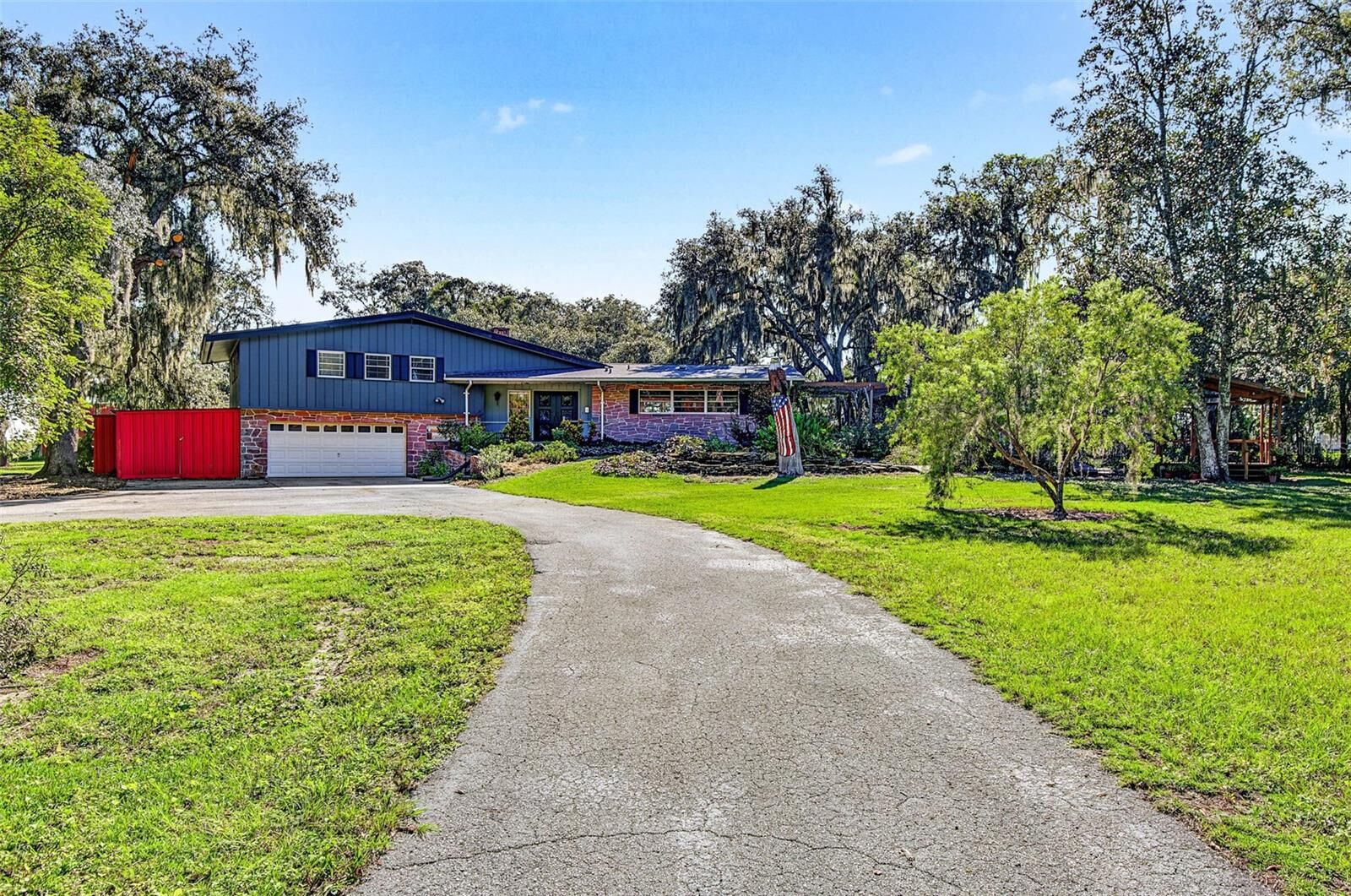 Property Photo:  15300 Lake Iola Road  FL 33523 