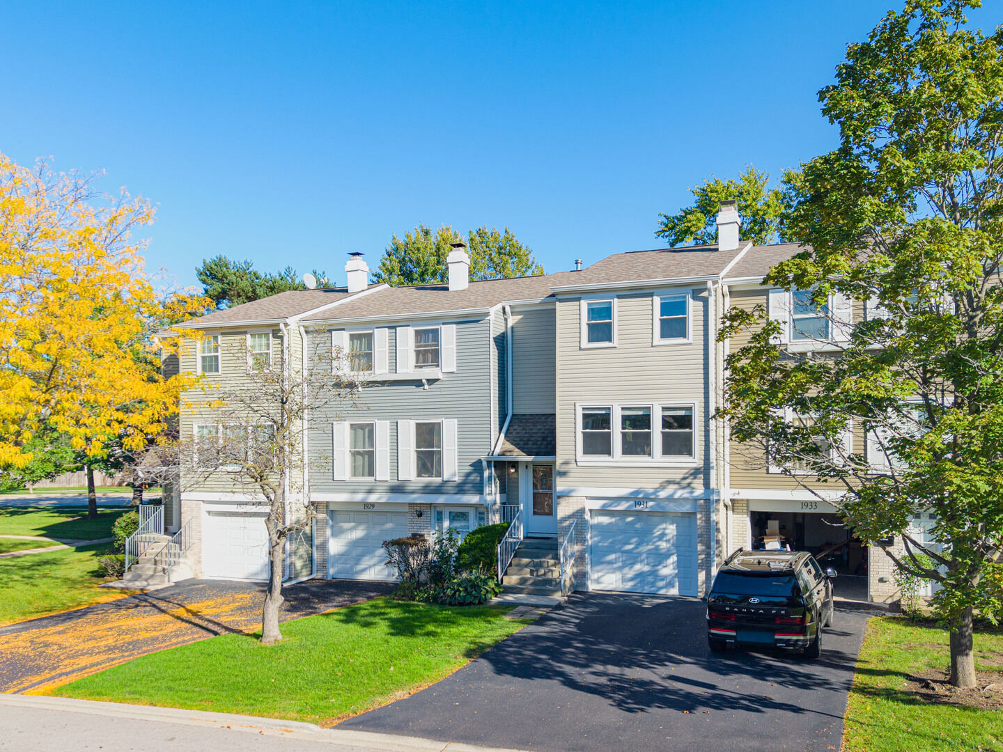Property Photo:  1931 Farnham Court  IL 60194 
