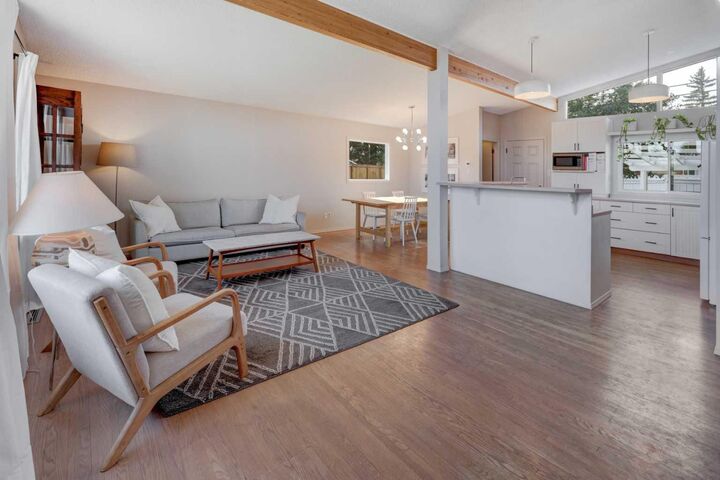 Property Photo:  4519 Vandergrift Crescent NW  AB T3A 0J1 