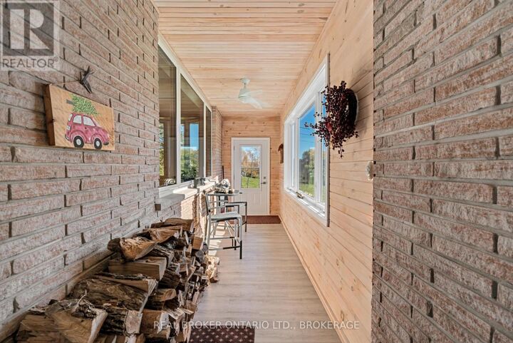 Property Photo:  18749 Paragon Road  ON K6H 5R5 