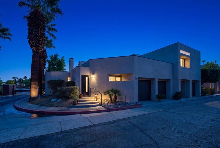 Property Photo:  464 Village Square E  CA 92262 