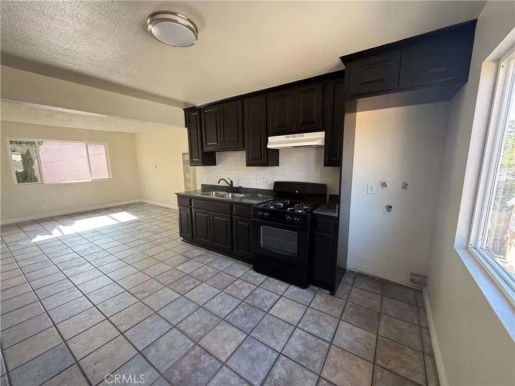 Property Photo:  536 W Century 1/2  CA 90044 