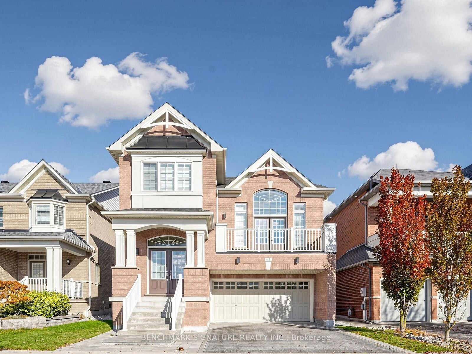 Property Photo:  63 Yakefarm Boulevard  ON L4A 0V4 