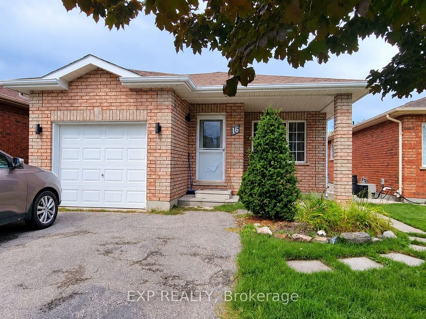 Property Photo:  16 Lucas Avenue Lower  ON L4N 9N1 