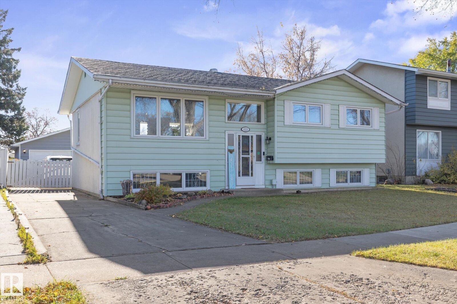 Property Photo: 6223 147 Avenue NW AB T5A 1T6
