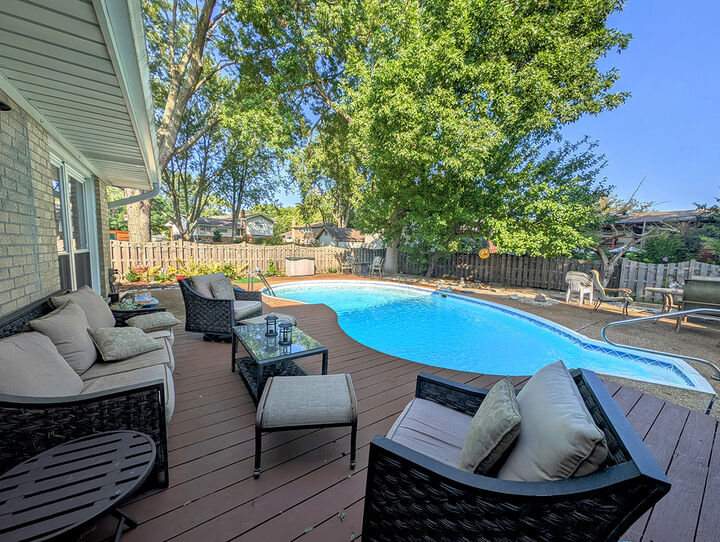Property Photo:  910 E Cherry Lane  IL 60004 
