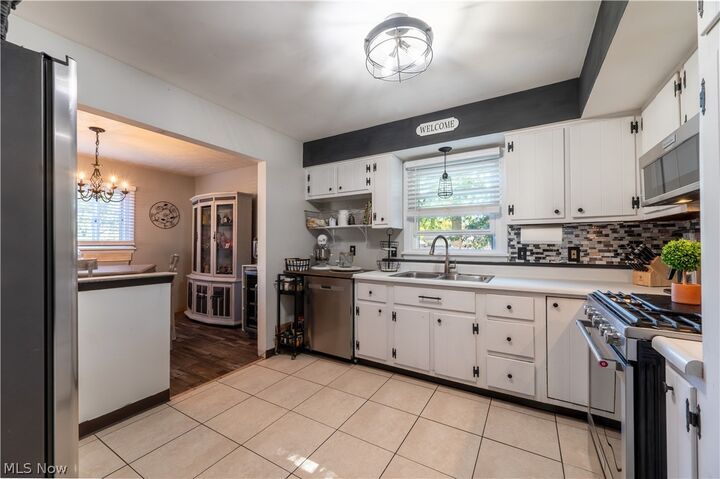 Property Photo: 3939 Nottingham Avenue OH 44511