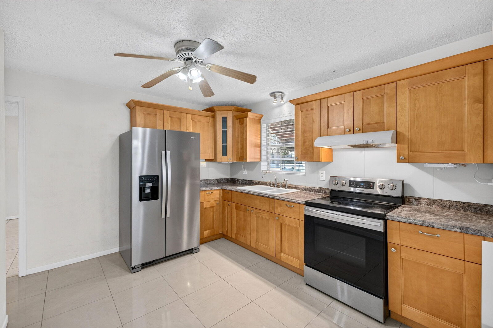 Property Photo: 2420 SW 18th Terrace 1 FL 33315
