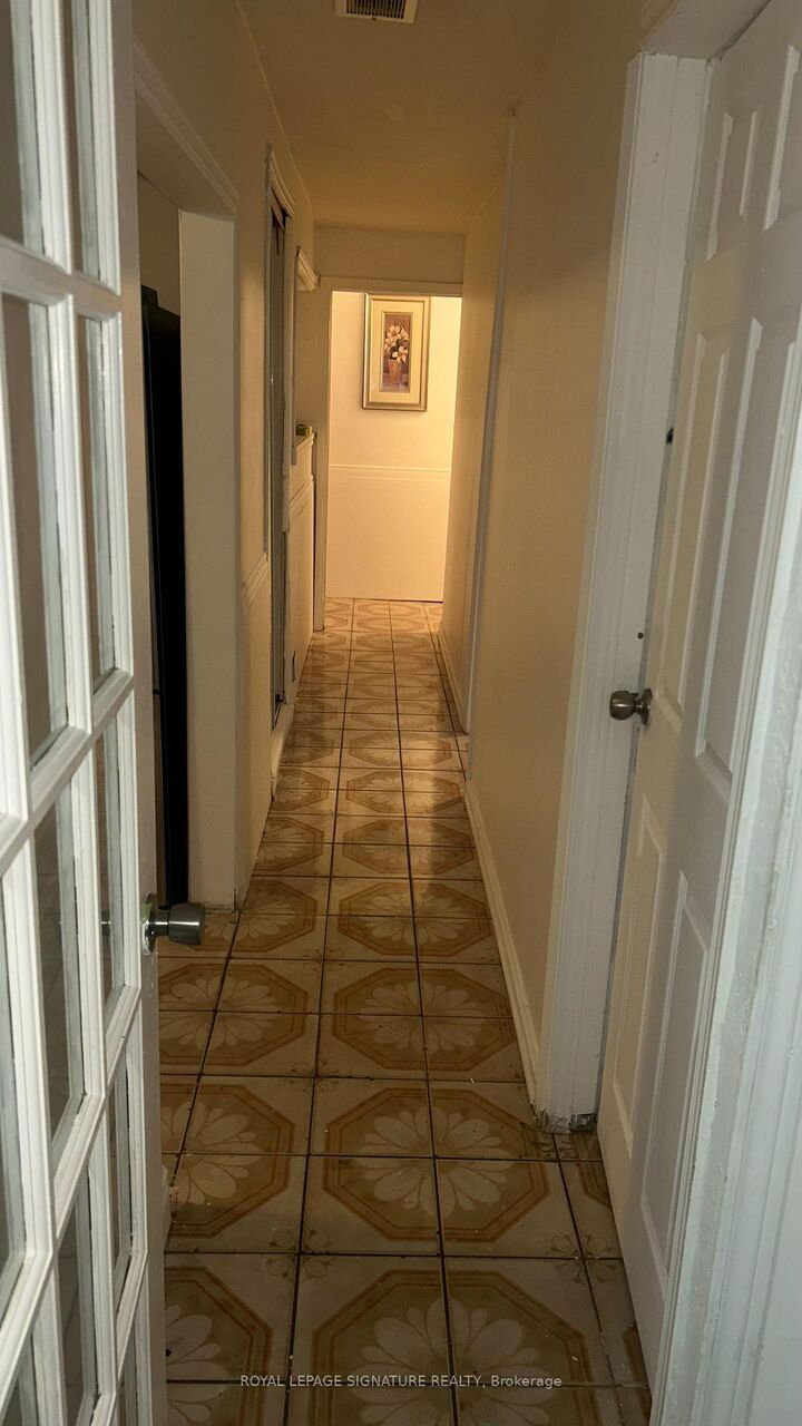 Property Photo:  138 Duncanwoods Drive  ON M9L 2E1 