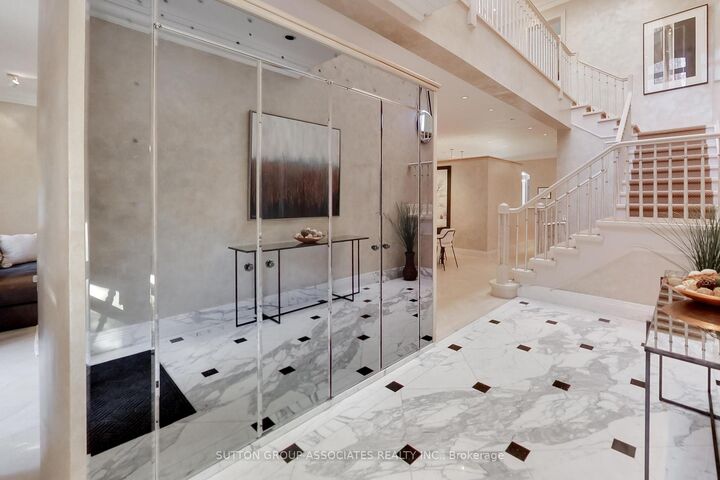 Property Photo:  