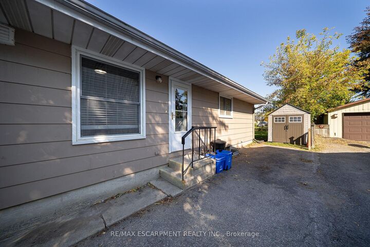 Property Photo:  30 Lida Street  ON N3S 2R2 
