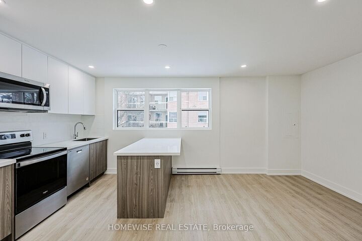 Property Photo:  100 Liberty Street N 6B  ON L1C 2M1 