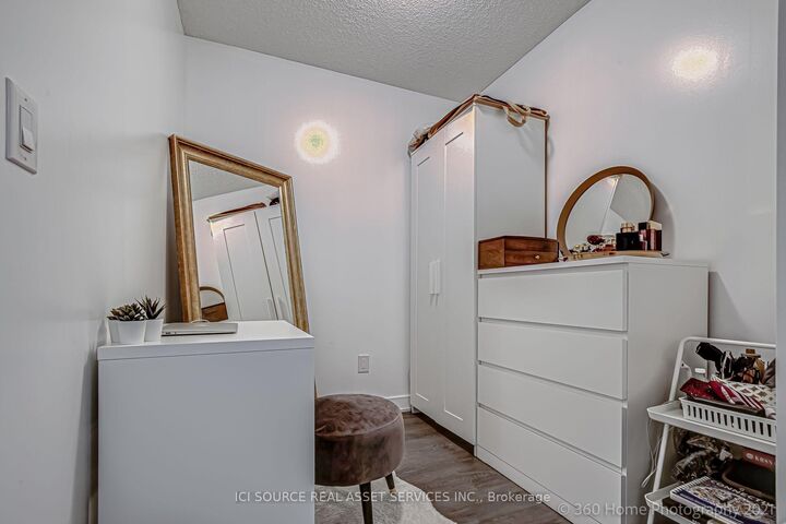 Property Photo:  525 Adelaide Street W 1020  ON M5V 0N7 