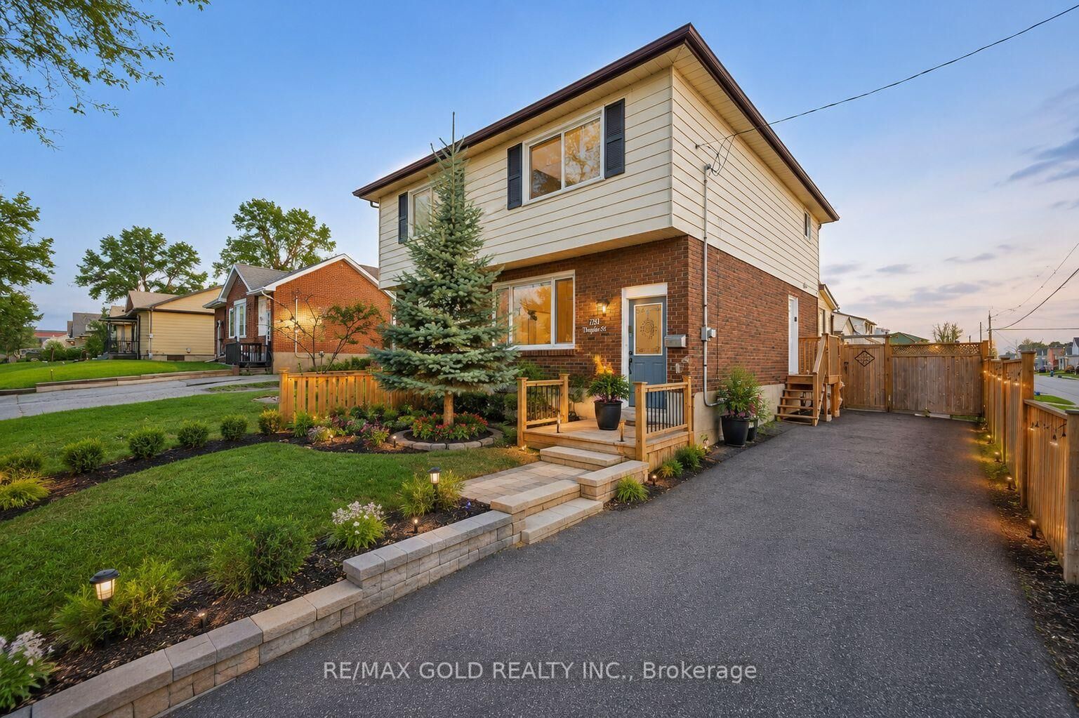 Property Photo:  784 Douglas Street  ON L1H 5C9 