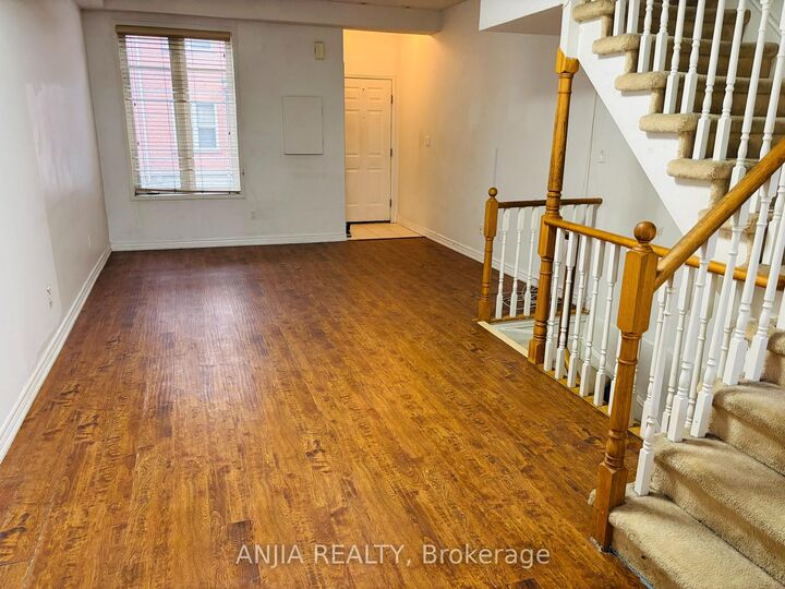Property Photo:  901 Kennedy Road 40  ON M1K 2E9 