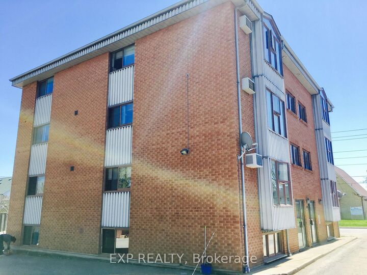 Property Photo:  520 Bloor Street E 8  ON L1H 3N1 