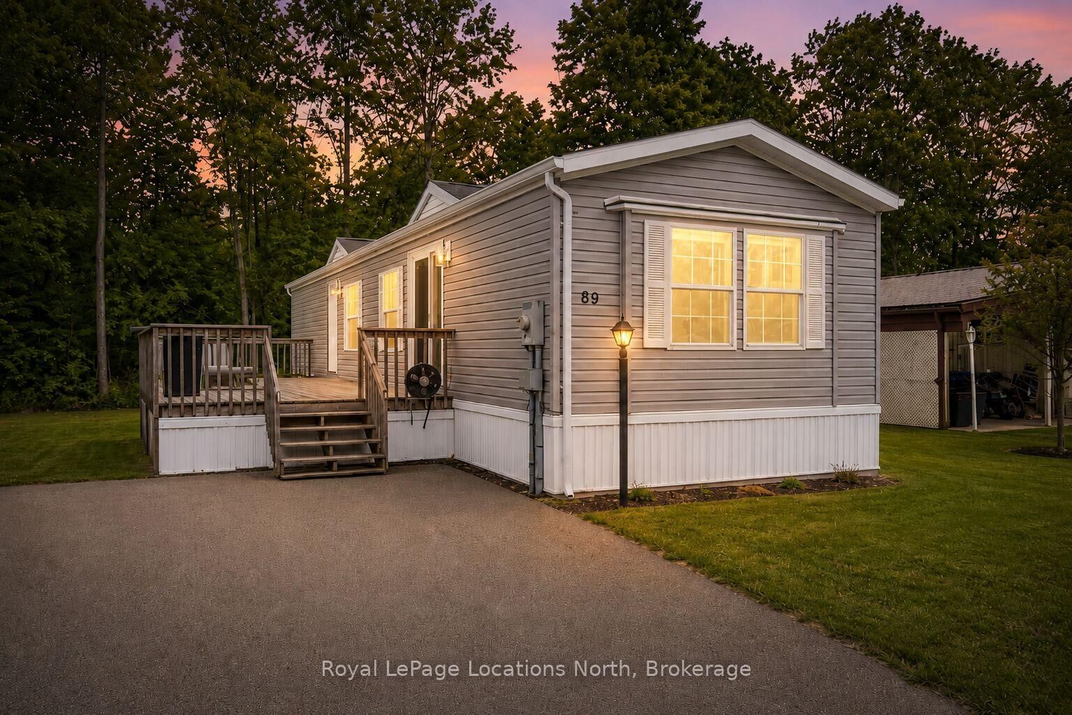 Property Photo:  89 Georgian Glen Drive  ON L9Z 1K8 
