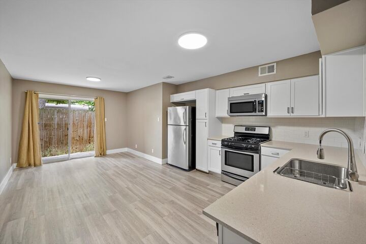 Property Photo:  2303 East Side Drive 109  TX 78704 