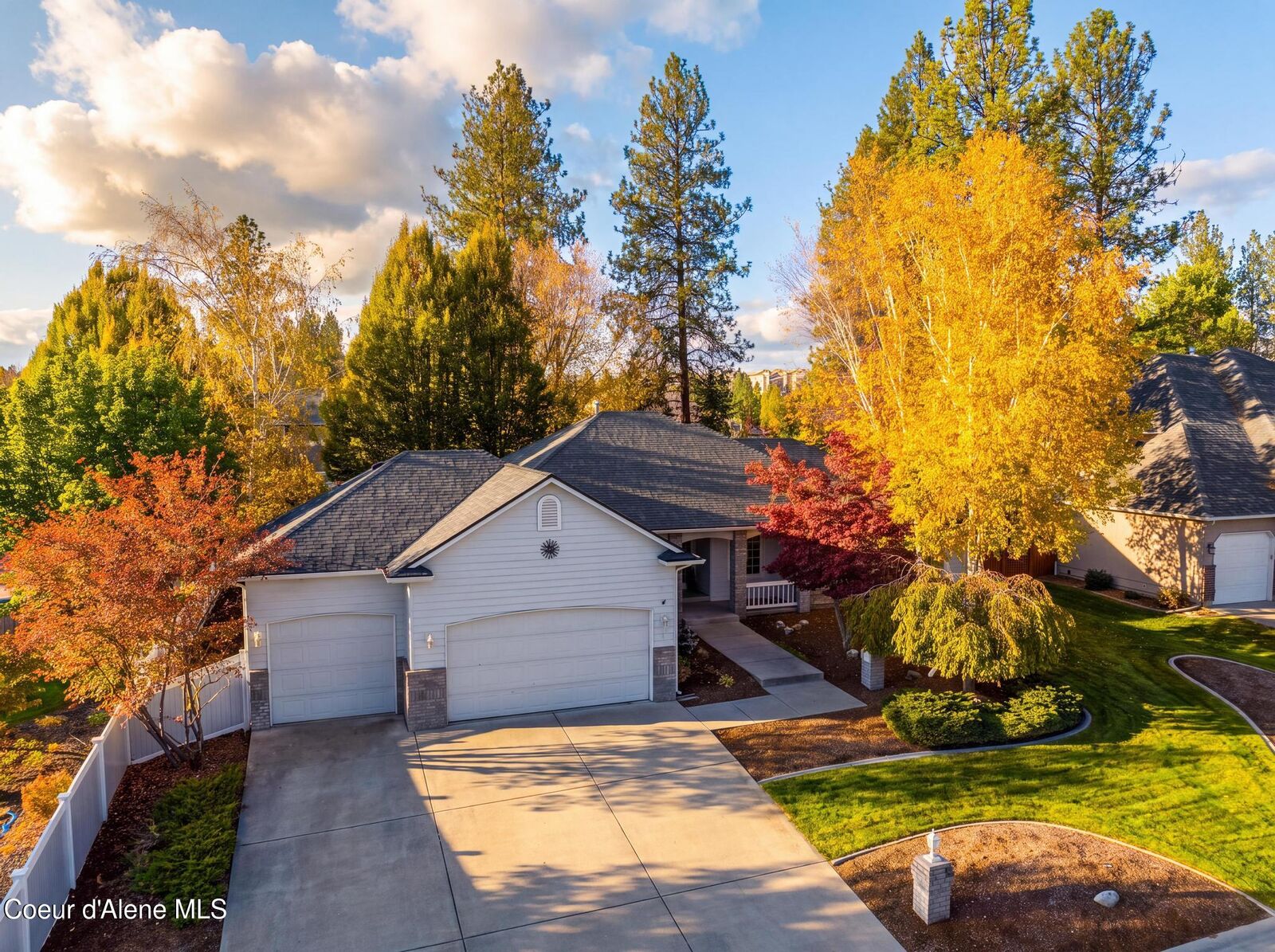 Property Photo: 15925 N Pineview Rd WA 99208