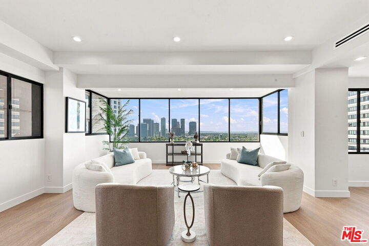 Property Photo: 865 Comstock Ave, Unit 14B CA 90024