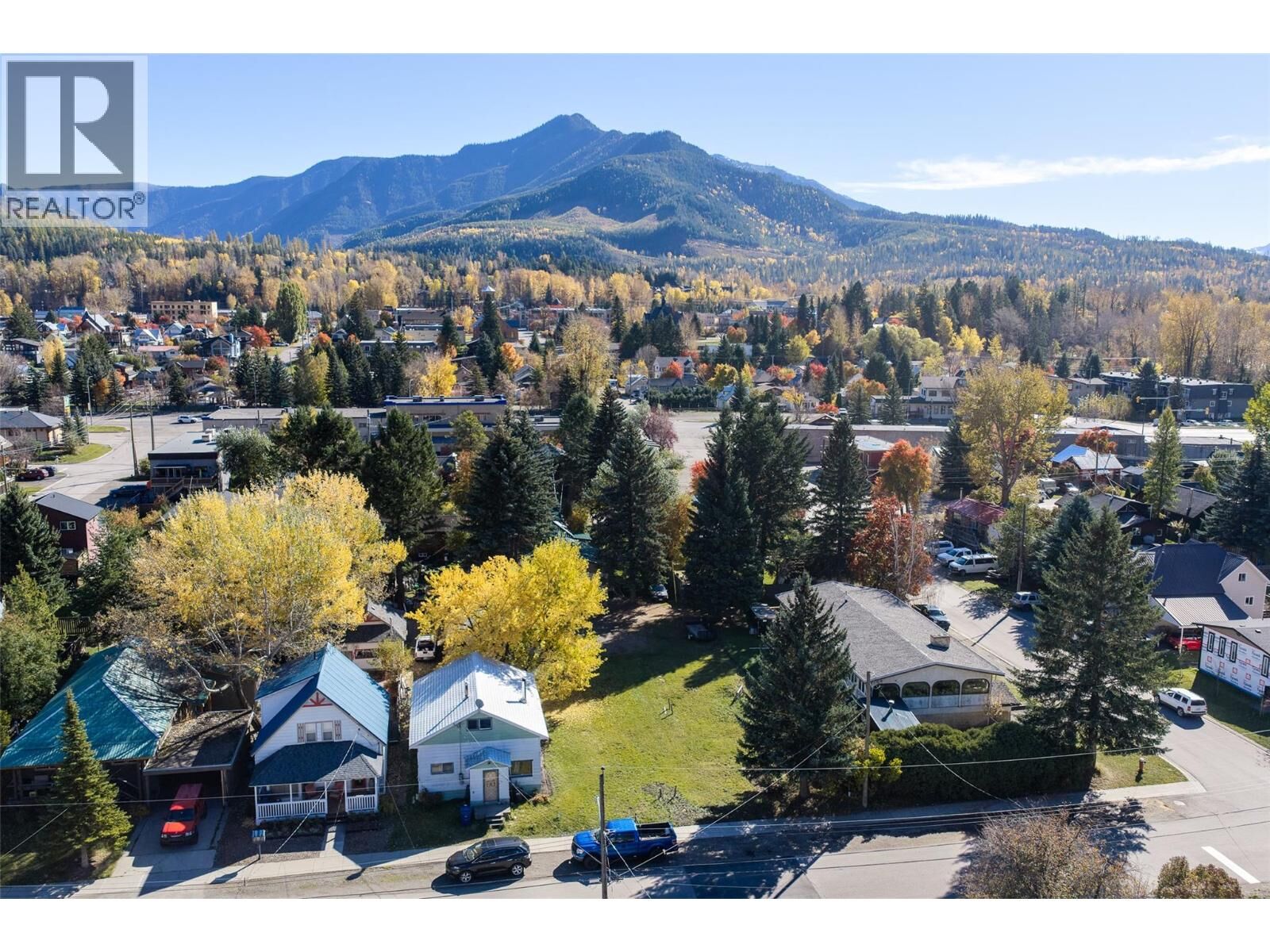 Property Photo:  522A 9th Avenue  BC V0B 1M0 