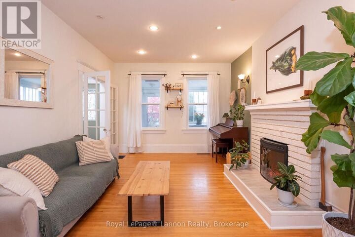 Property Photo: 250 Brock Street West ON P7E 4J3