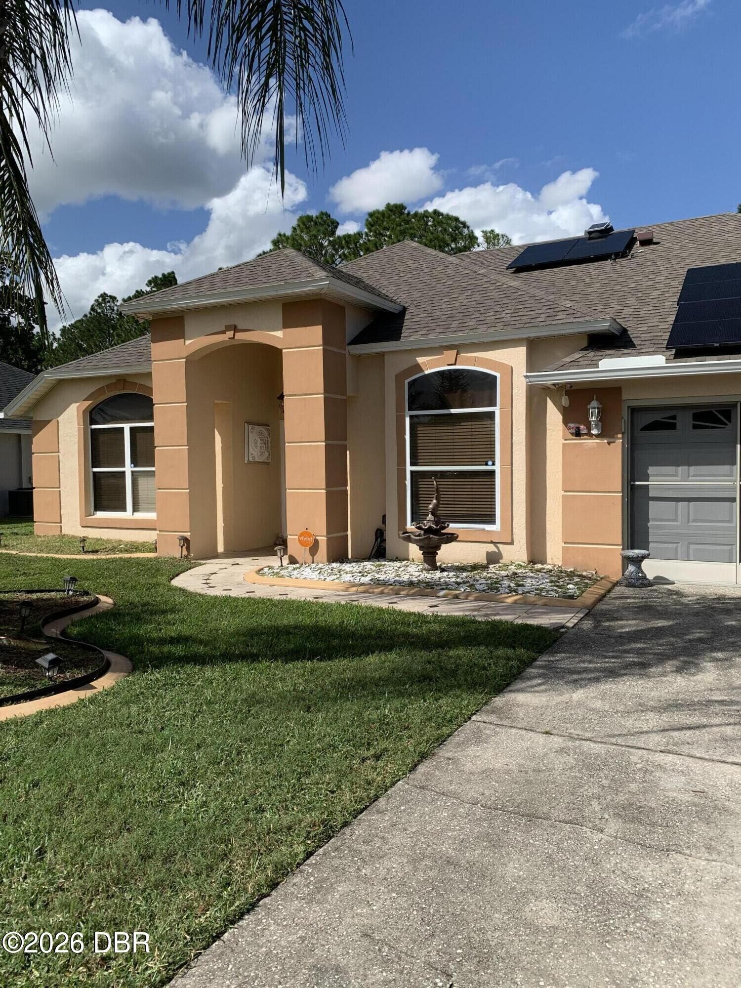 Property Photo: 1331 N Wembley Circle FL 32128