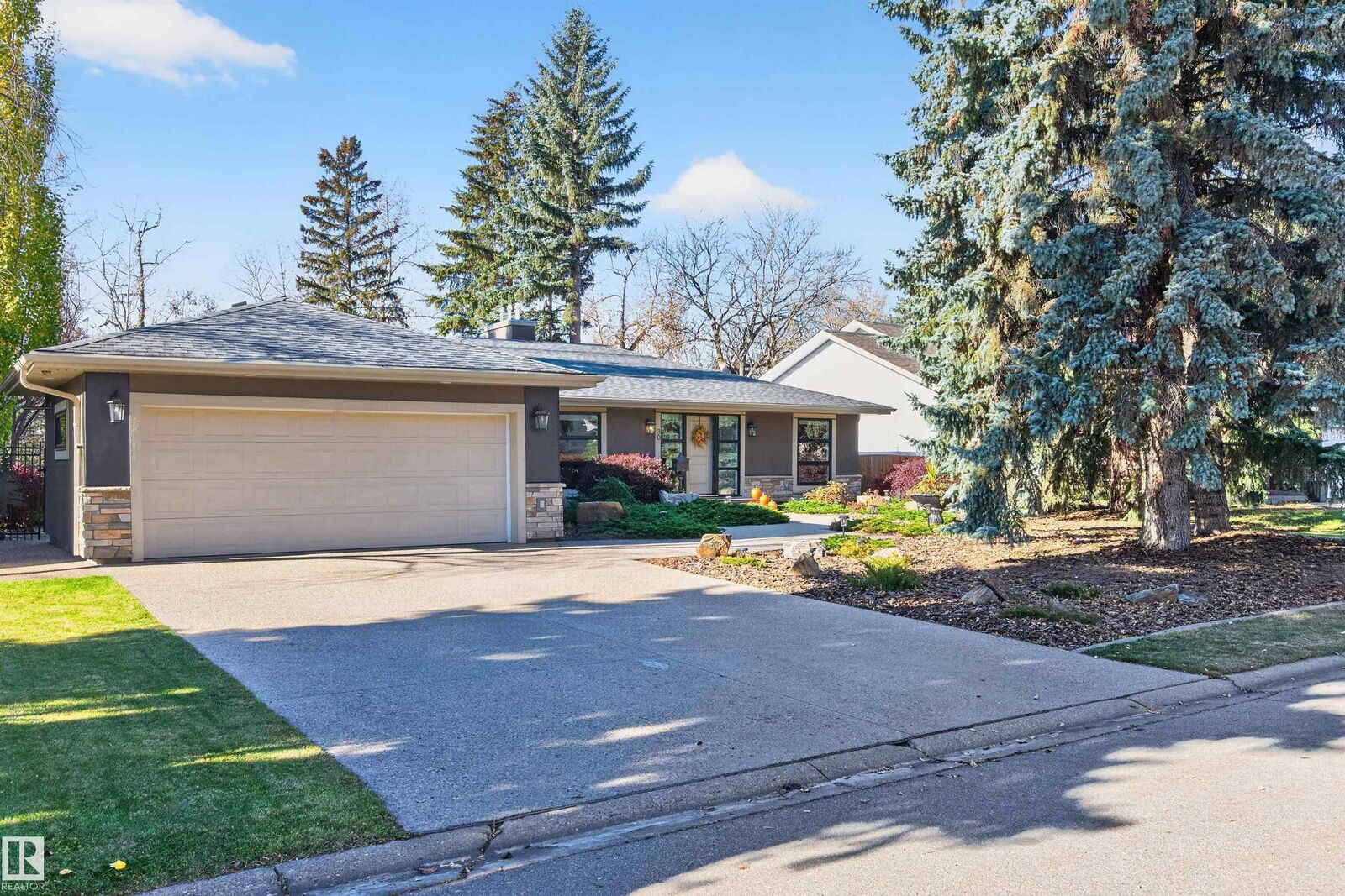 Property Photo: 30 Lodgepole Crescent AB T8N 2R7