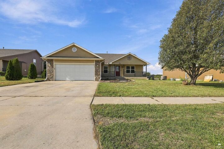 Property Photo:  2502 Deer Trail  KS 66441 