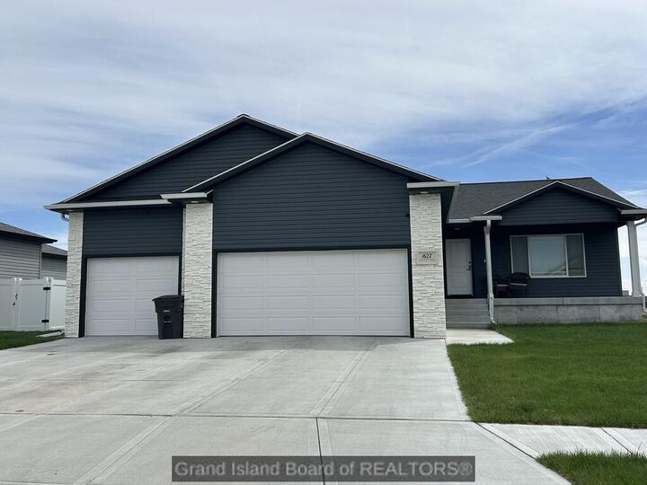 Property Photo:  1627 Stonewood Ave  NE 68803 