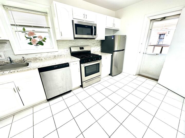 Property Photo:  247 Clendenny Ave 1  NJ 07304 