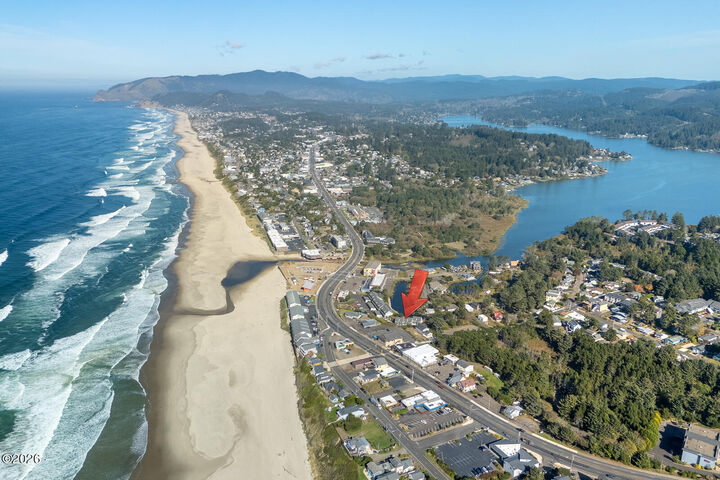 Property Photo:  180 SE Highway 101 17  OR 97367 