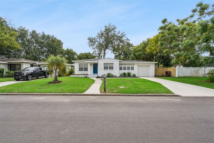 Property Photo: 2808 E Pine Street FL 32803