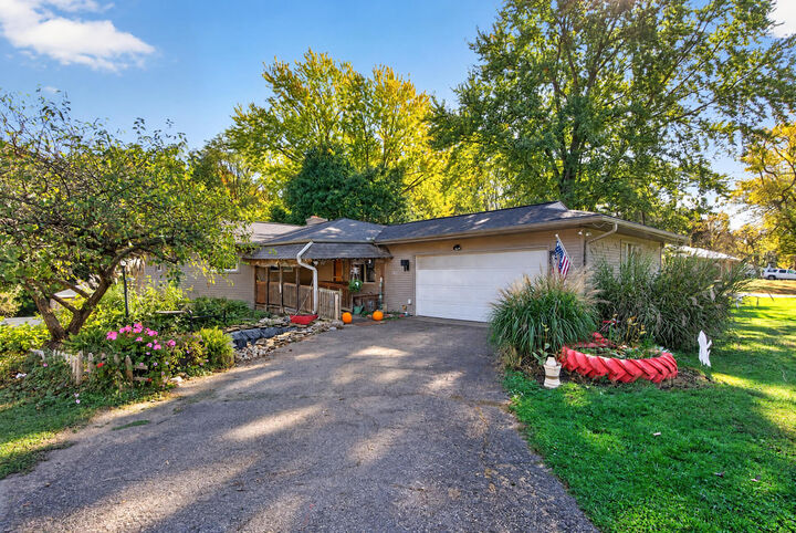 Property Photo:  3403 Pine Ridge Drive  MI 49201 