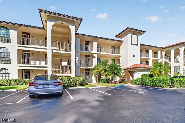 Property Photo: 267 Deerwood Circle 2 FL 34113