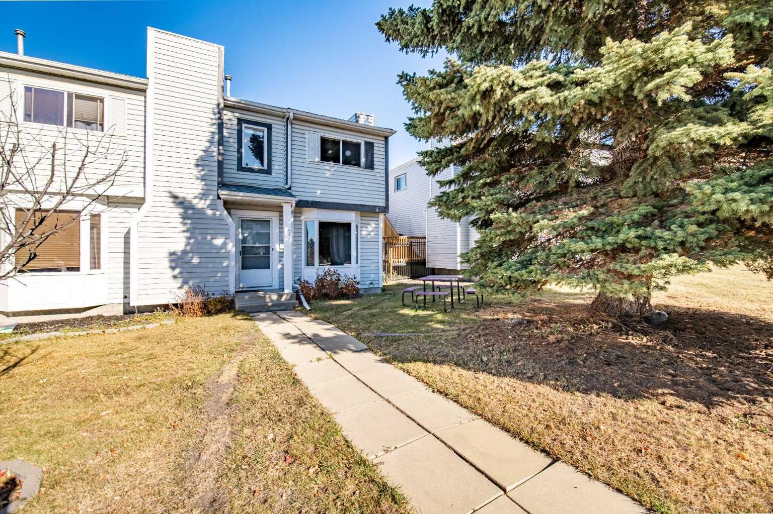 Property Photo:  6 Ellenwood Drive  AB T4R 2E3 