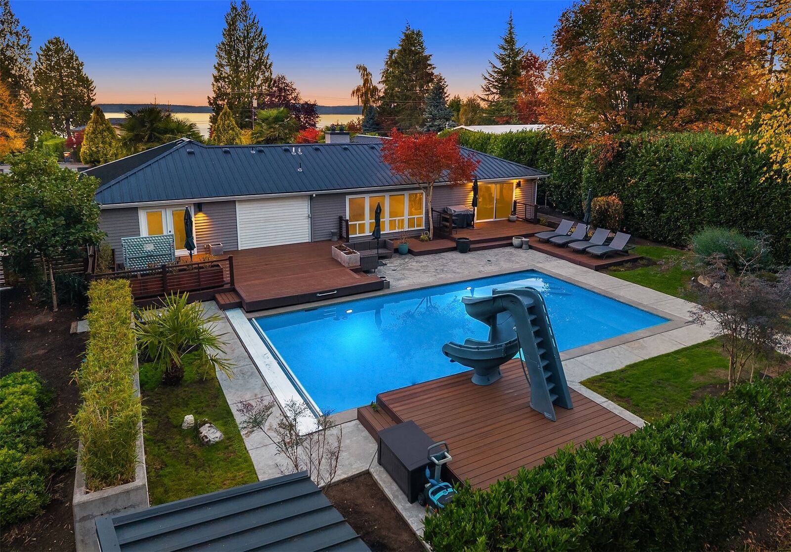 Property Photo:  8712  Talbot Road  WA 98026 