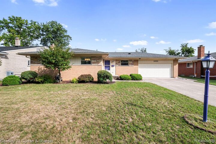 Property Photo:  30222 Buckingham Street  MI 48154 