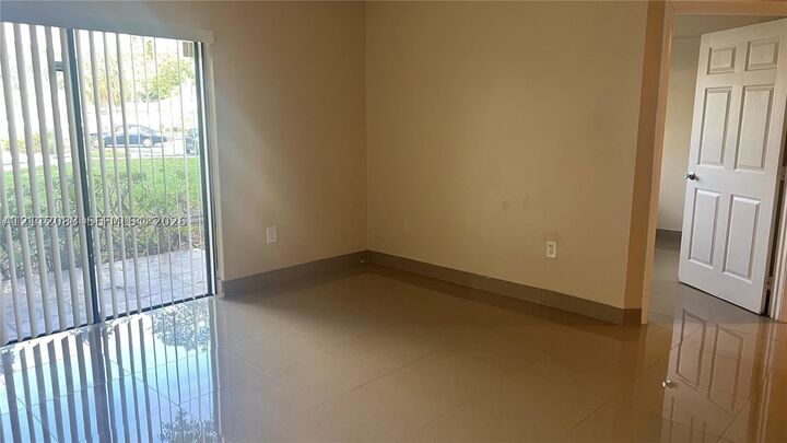 Property Photo:  