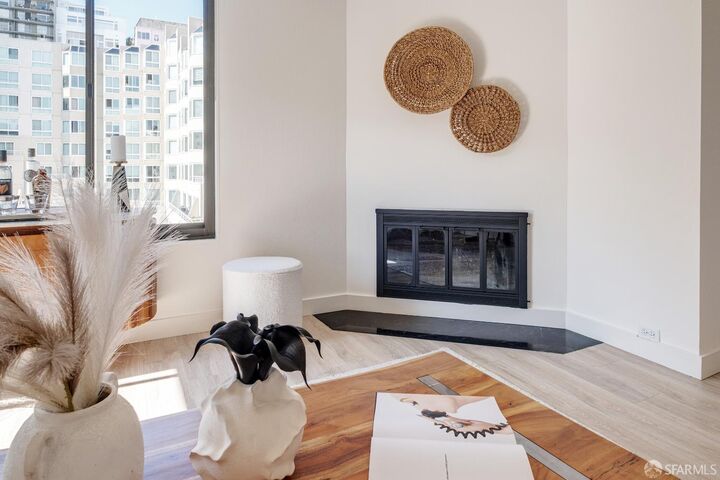 Property Photo:  152 Lombard Street 508  CA 94111 