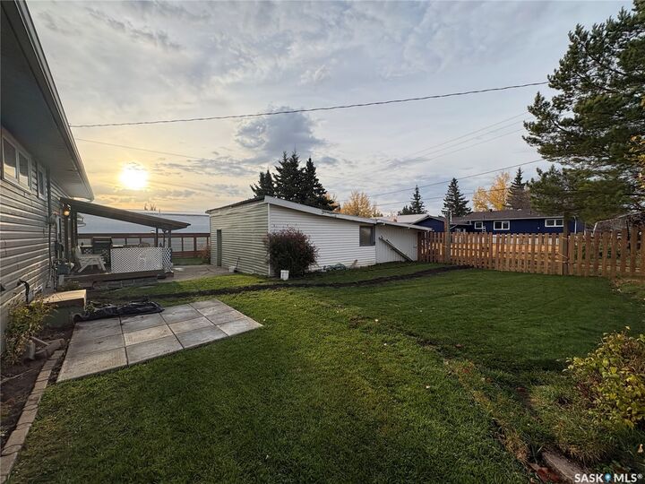 Property Photo:  307 Carl Avenue E  SK S0A 2A0 