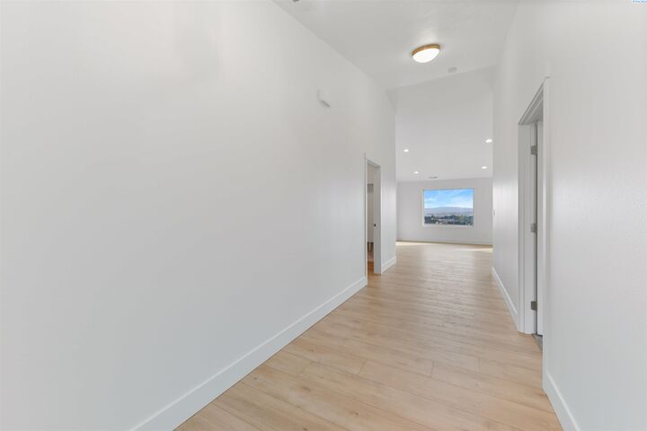 Property Photo:  757 Honeylicious St  WA 99352 