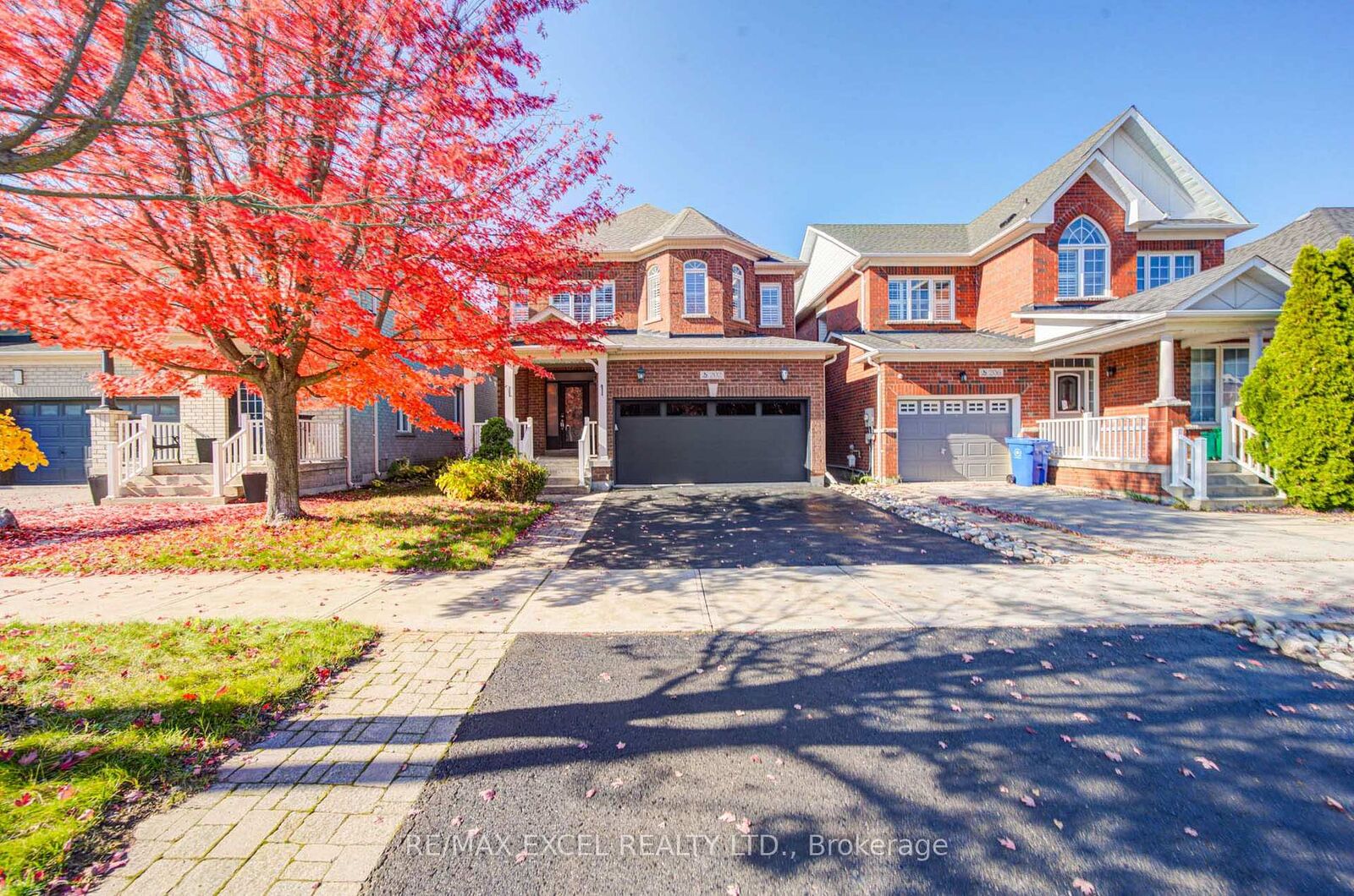 Property Photo:  202 West Lawn Crescent  ON L4A 0B4 