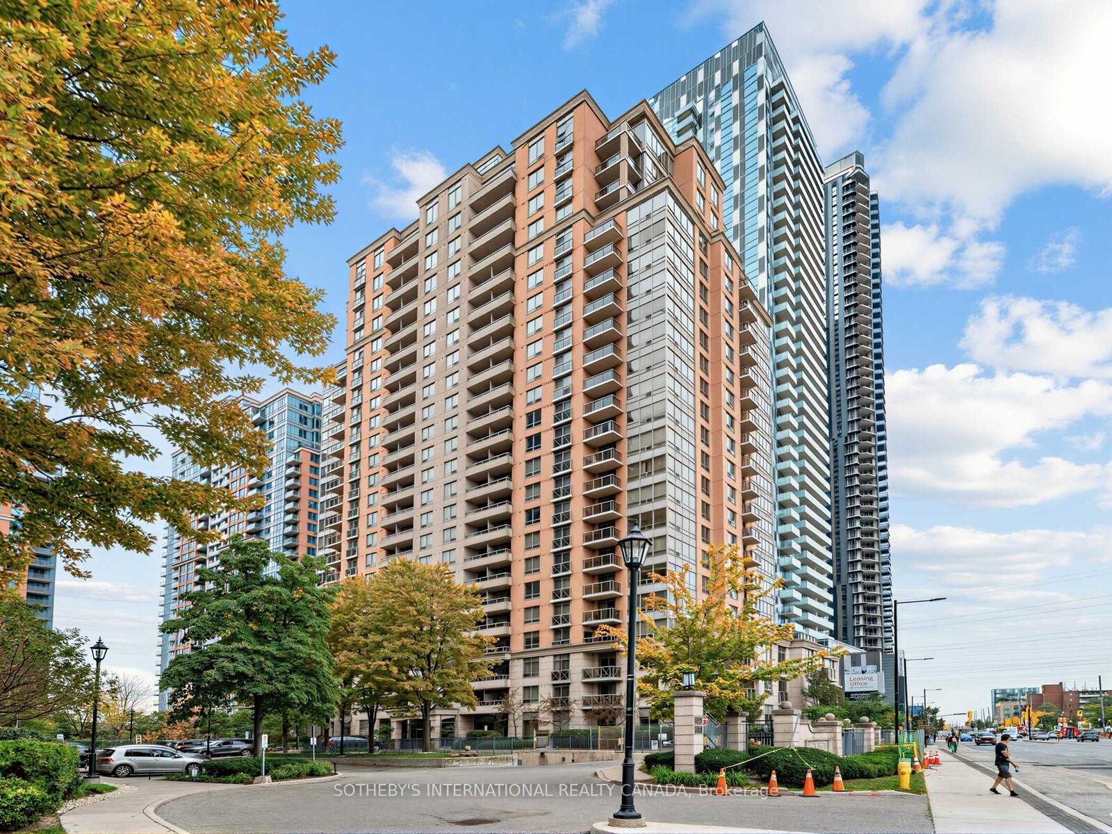 Property Photo:  5233 Dundas Street W 127  ON M9B 6M1 